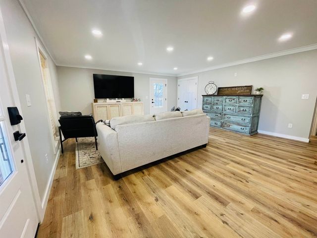 135 W THIRD ST, Henderson, TN 38340