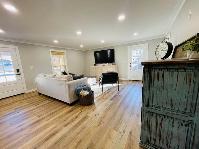 135 W THIRD ST, Henderson, TN 38340