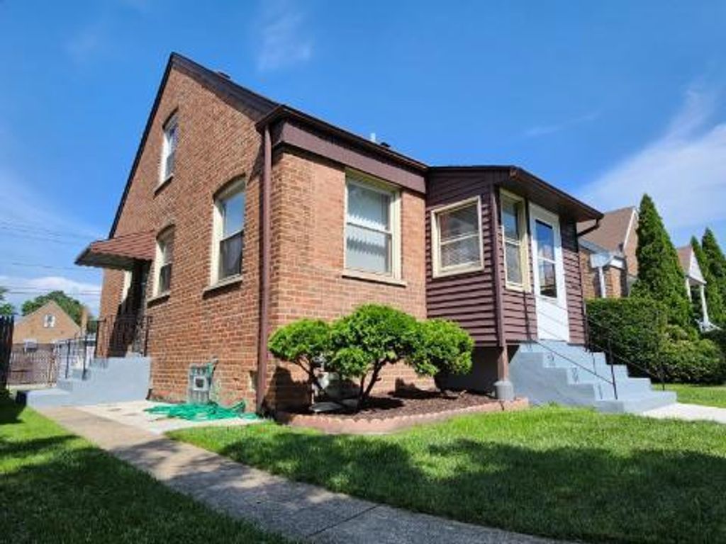 11346 S AVENUE G Street, Chicago, IL 60617 — photo 2