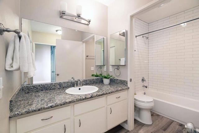 8448 Via Sonoma 100, La Jolla, CA 92037