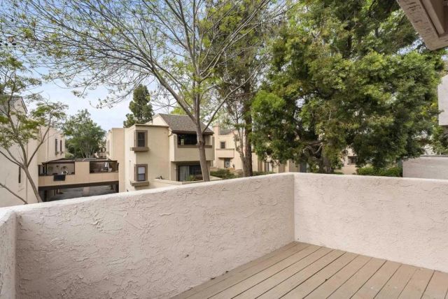 8448 Via Sonoma 100, La Jolla, CA 92037