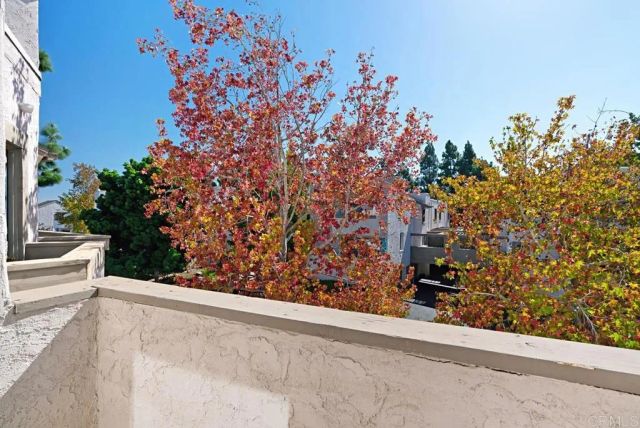 8448 Via Sonoma 100, La Jolla, CA 92037