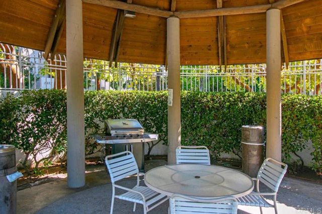 8448 Via Sonoma 100, La Jolla, CA 92037