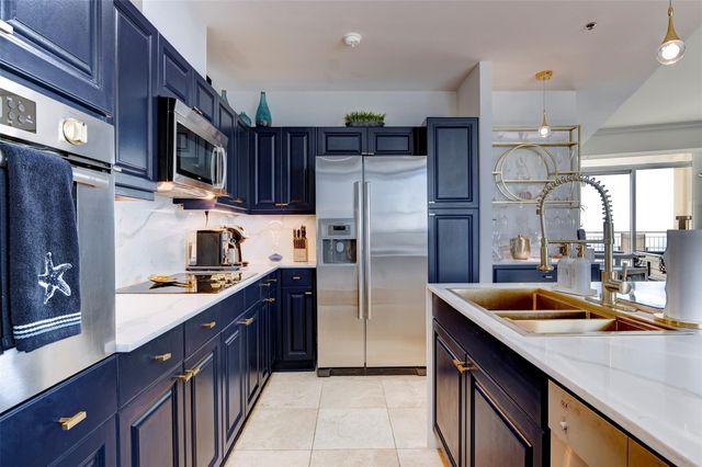 801 E Beach Drive TW2212, Galveston, TX 77550