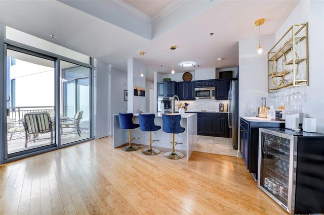 801 E Beach Drive TW2212, Galveston, TX 77550