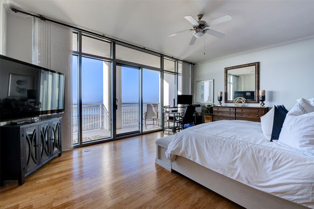 801 E Beach Drive TW2212, Galveston, TX 77550