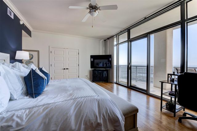 801 E Beach Drive TW2212, Galveston, TX 77550