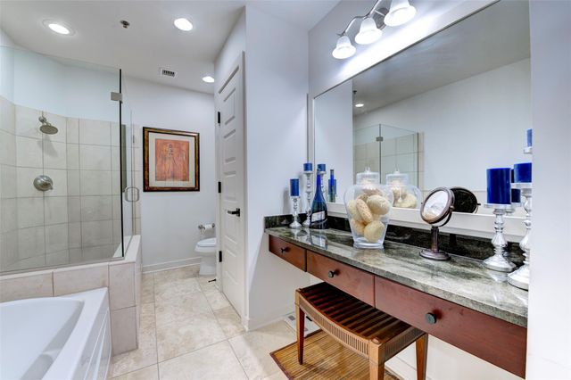 801 E Beach Drive TW2212, Galveston, TX 77550