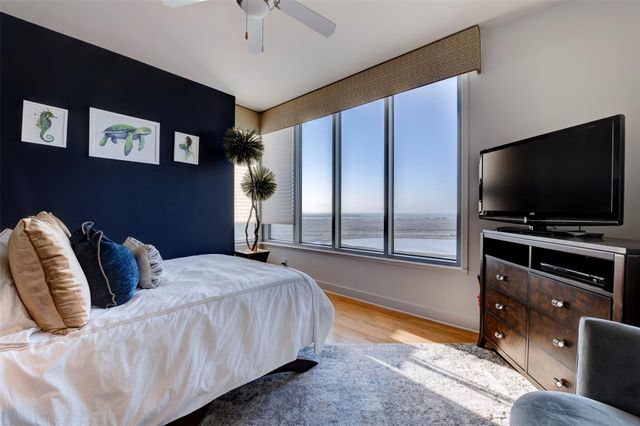 801 E Beach Drive TW2212, Galveston, TX 77550