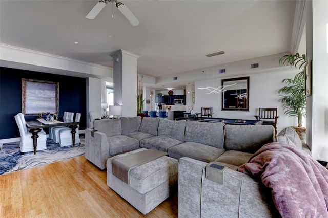 801 E Beach Drive TW2212, Galveston, TX 77550