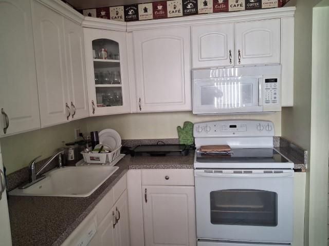 32 Colonial Club Drive 201, Boynton Beach, FL 33435