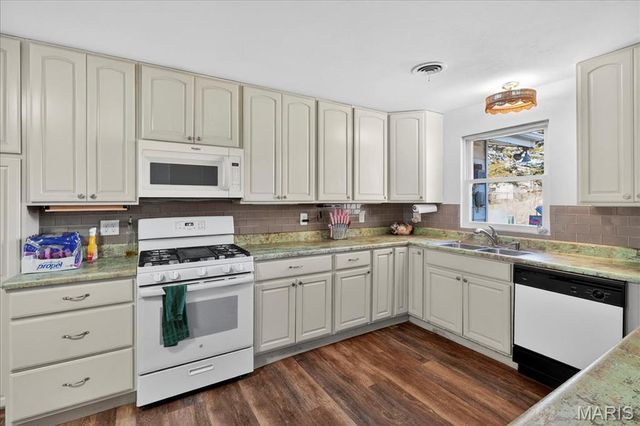 107 Little Hill Court, Ballwin, MO 63011