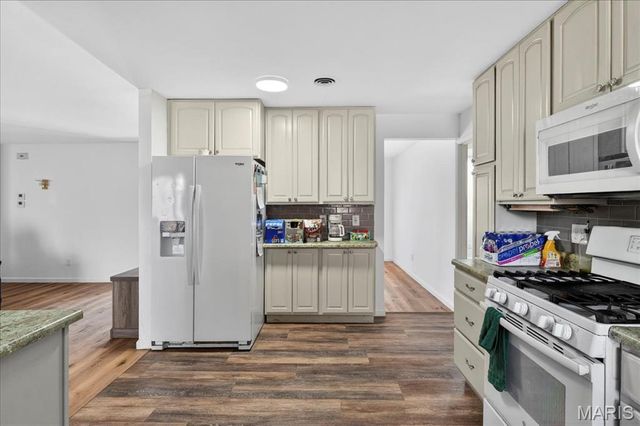 107 Little Hill Court, Ballwin, MO 63011