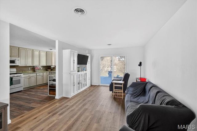 107 Little Hill Court, Ballwin, MO 63011