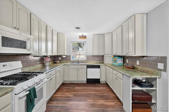 107 Little Hill Court, Ballwin, MO 63011