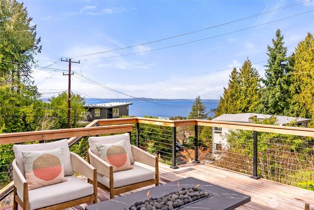 9604 44th Avenue SW, Seattle, WA 98136