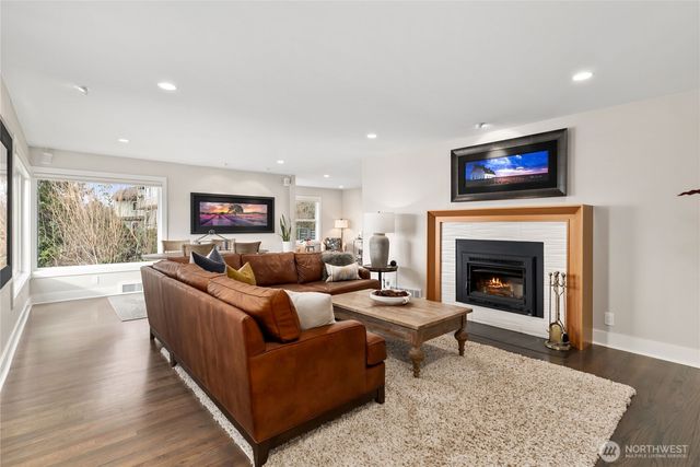 9604 44th Avenue SW, Seattle, WA 98136