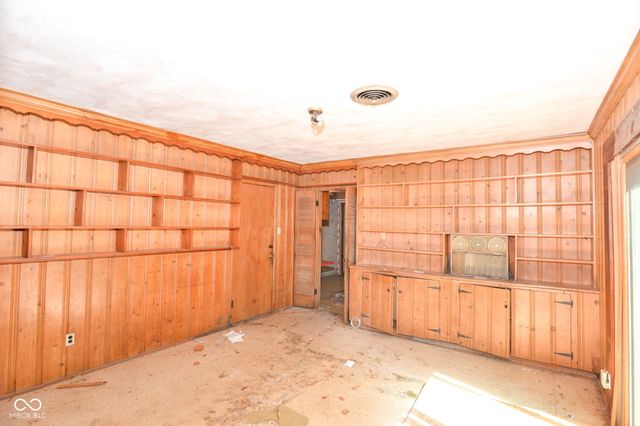 5515 Woodside Drive, Indianapolis, IN 46228