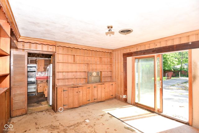 5515 Woodside Drive, Indianapolis, IN 46228