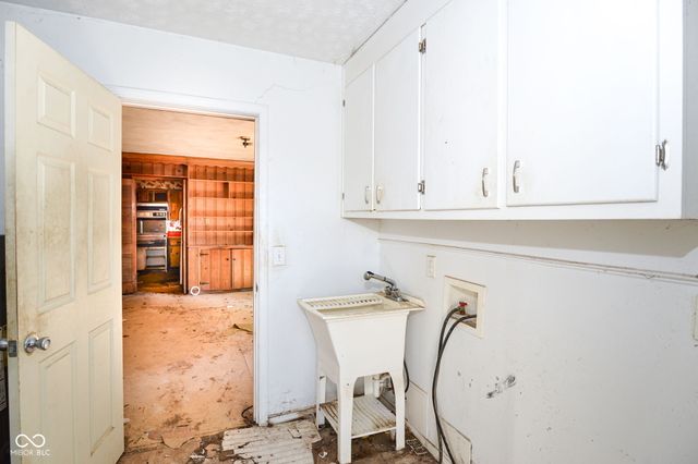 5515 Woodside Drive, Indianapolis, IN 46228