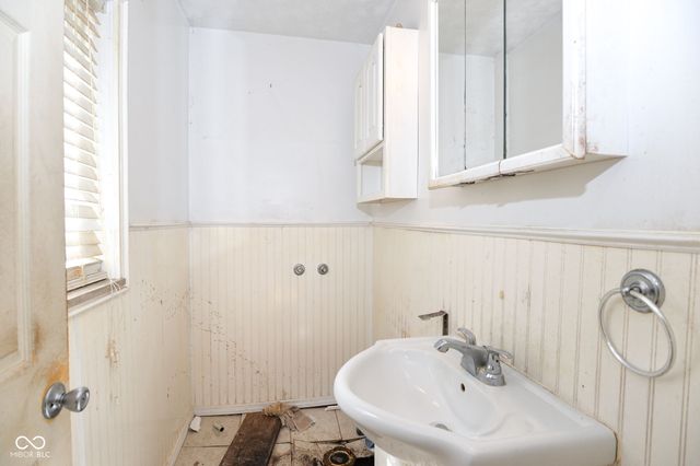 5515 Woodside Drive, Indianapolis, IN 46228