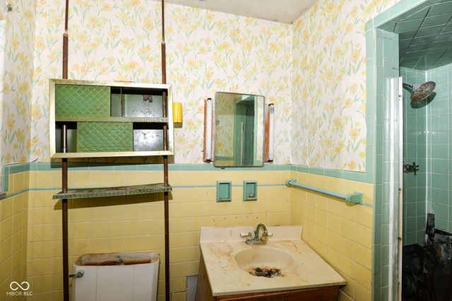 5515 Woodside Drive, Indianapolis, IN 46228