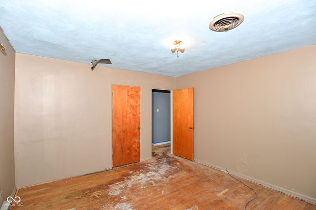 5515 Woodside Drive, Indianapolis, IN 46228