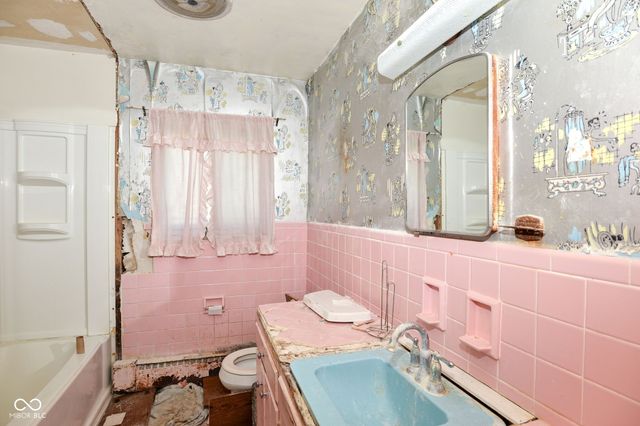 5515 Woodside Drive, Indianapolis, IN 46228