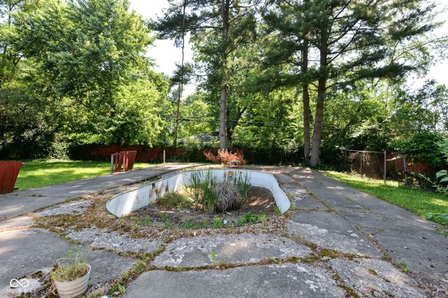 5515 Woodside Drive, Indianapolis, IN 46228