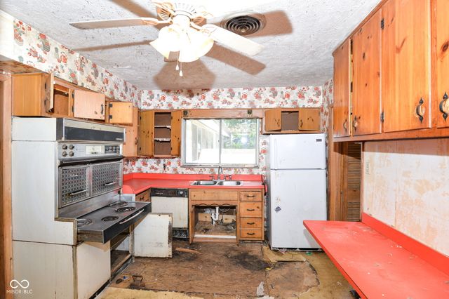 5515 Woodside Drive, Indianapolis, IN 46228