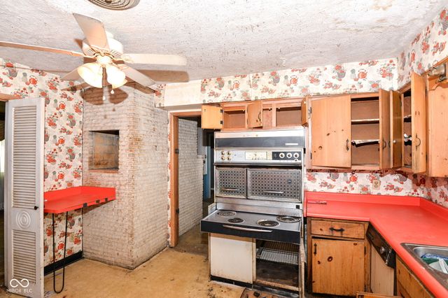 5515 Woodside Drive, Indianapolis, IN 46228