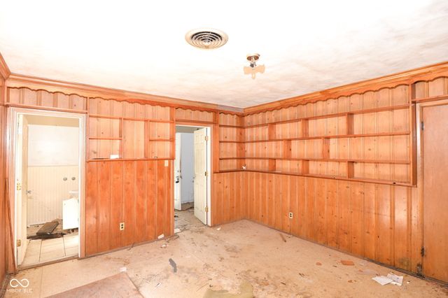 5515 Woodside Drive, Indianapolis, IN 46228