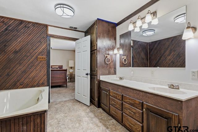 1887 Shiloh Estates Rd, Chandler, TX 75758