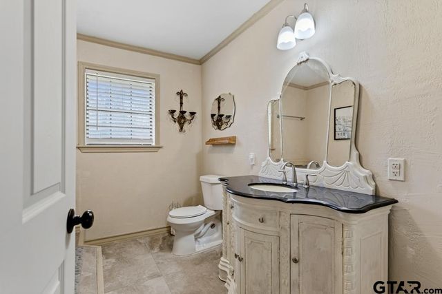 1887 Shiloh Estates Rd, Chandler, TX 75758