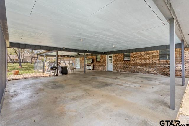 1887 Shiloh Estates Rd, Chandler, TX 75758