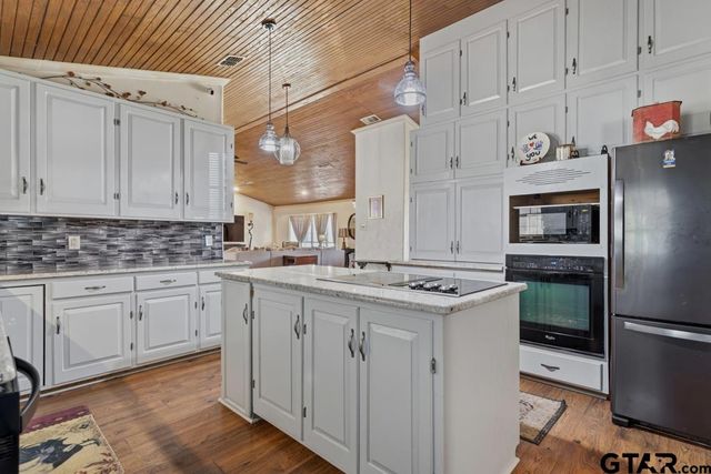 1887 Shiloh Estates Rd, Chandler, TX 75758