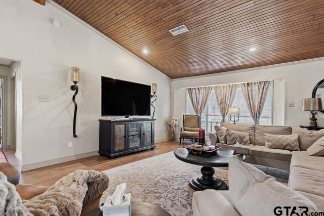 1887 Shiloh Estates Rd, Chandler, TX 75758