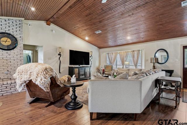 1887 Shiloh Estates Rd, Chandler, TX 75758