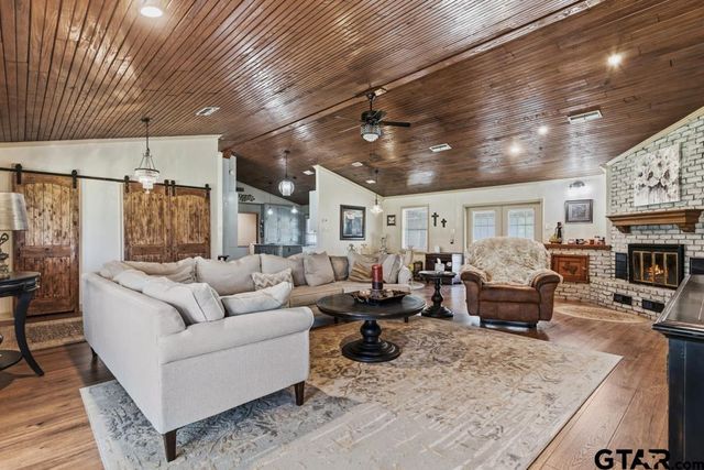 1887 Shiloh Estates Rd, Chandler, TX 75758