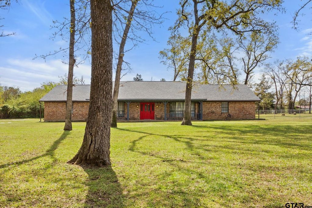 1887 Shiloh Estates Rd, Chandler, TX 75758