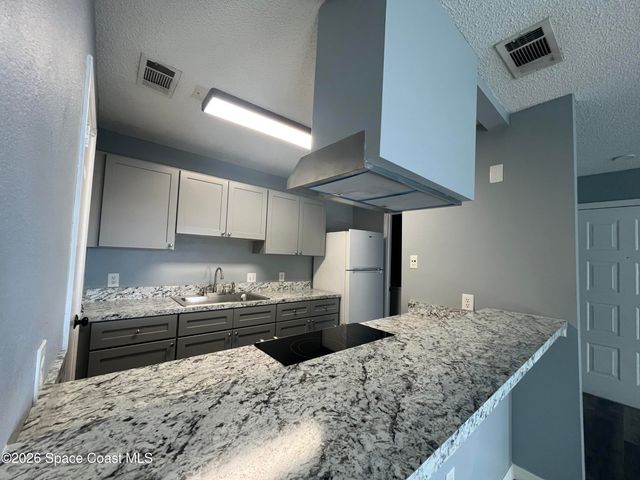 225 S Tropical Trail 423, Merritt Island, FL 32952