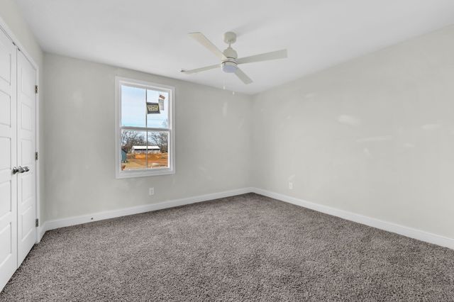 195 Leitrim Dr, Clarksville, TN 37042