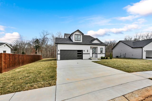 195 Leitrim Dr, Clarksville, TN 37042