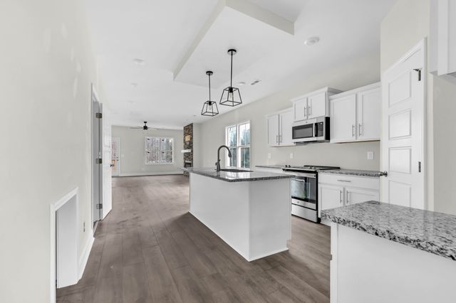 195 Leitrim Dr, Clarksville, TN 37042