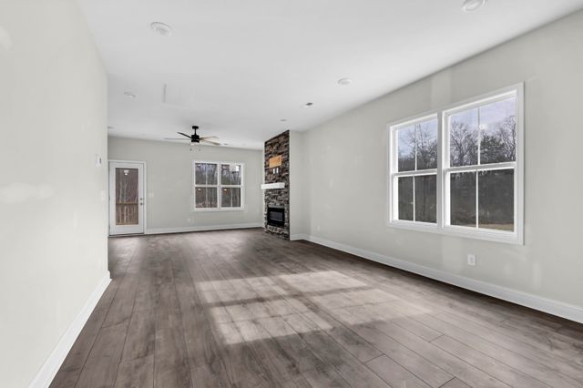 195 Leitrim Dr, Clarksville, TN 37042