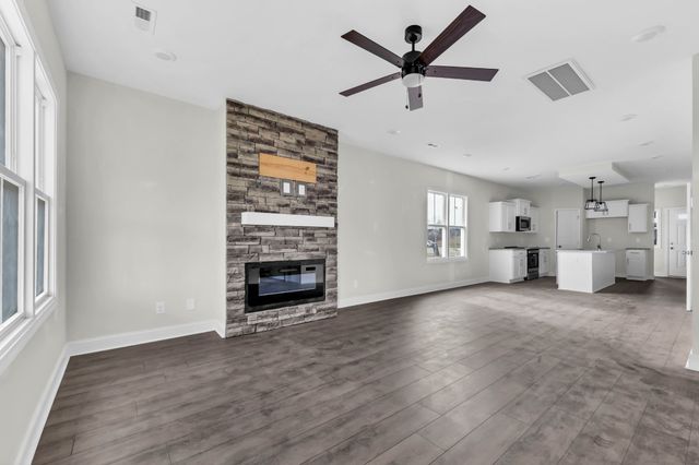 195 Leitrim Dr, Clarksville, TN 37042