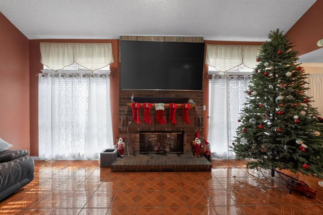 2545 Forest Creek Drive, Fort Worth, TX 76123