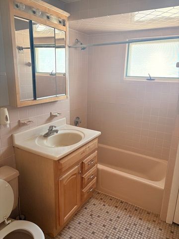 23 Bowdoin St 2, Medford, MA 02155