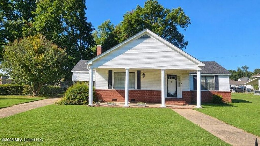 104 E South Avenue, Crenshaw, MS 38621 — exterior
