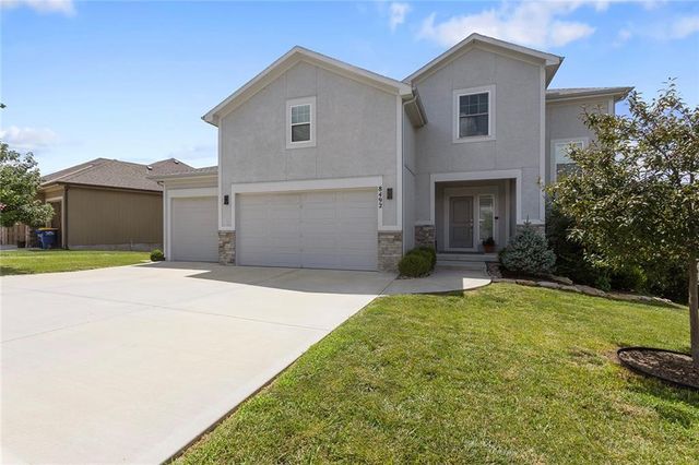 8492 Valley Spring Drive, De Soto, KS 66018